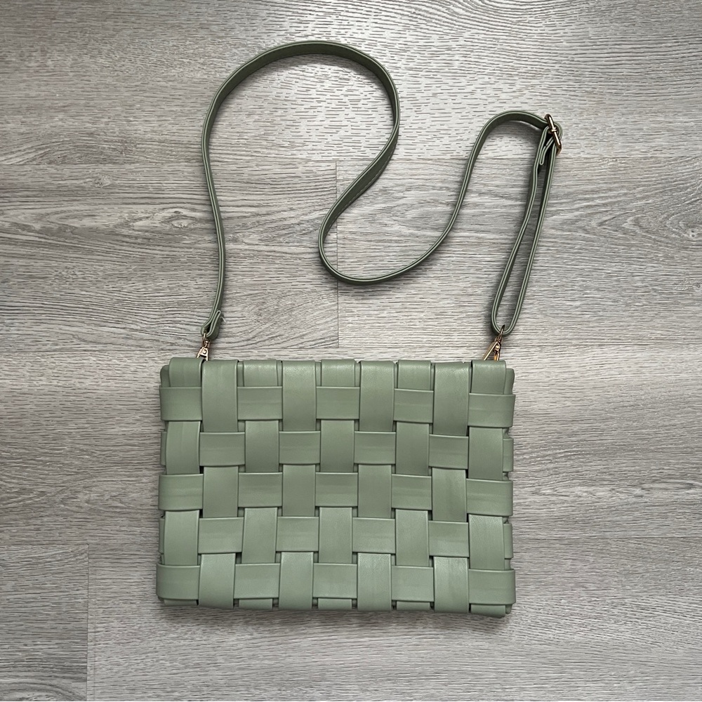 LINDY WOVEN CLUTCH CROSSBODY